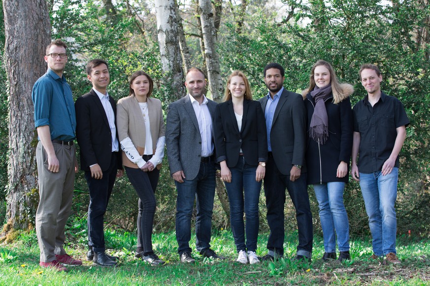 Olga und Sylvain Dubey, die Co-Gründer von AgroSustain (Mitte), mit ihrem Team.