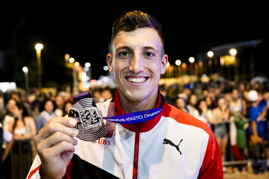 Bronze medalist Simon Ehammer of Switzerland for the men&#039;s long jump, poses after the medals ceremony at the European Athletics Championships, in the Olympic stadium, in Rome, Italy, Sunday, June ...