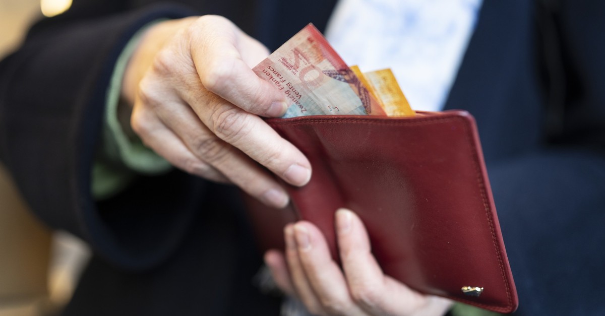 stadt-z-rich-soll-bargeld-pflicht-auf-ffentlichem-grund-erlassen