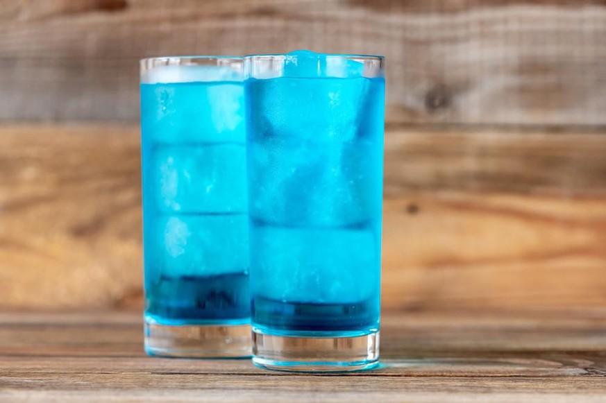 adios motherfucker cocktail blue curacao trinken drinks alkohol
