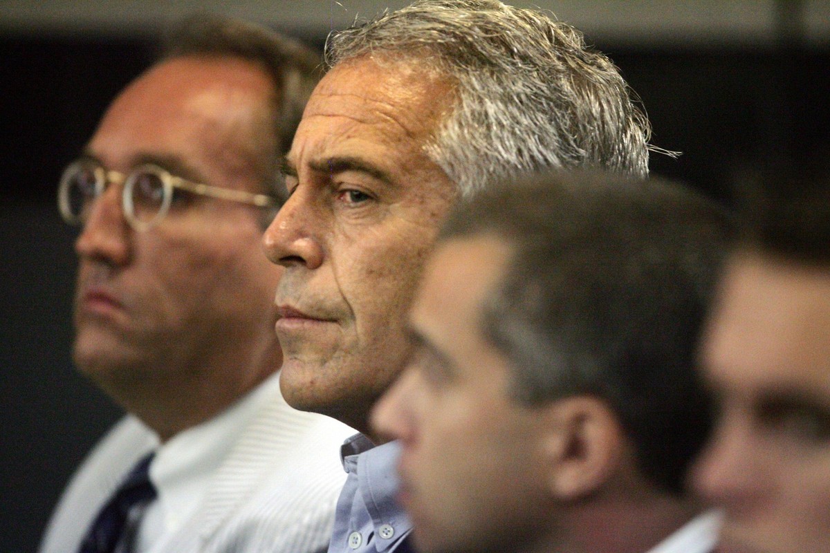 News: Jeffrey Epstein July 30, 2008 West Palm Beach, FL, USA In this July 30, 2008 file photo, Jeffrey Epstein is shown in custody in West Palm Beach, Fla. U.S. District Judge Kenneth Marra ruled Thur ...