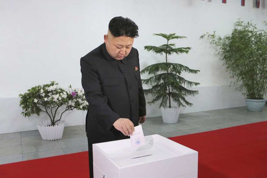 Kim Jong Un bei der Stimmabgabe im Wahlkreis Paektu.