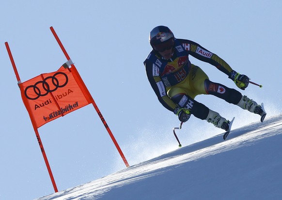 Alpine Skiing - FIS Alpine Skiing World Cup - Men&#039;s Downhill training - Kitzbuehel, Austria - 19/01/17 - Erik Guay of Canada in action. REUTERS/Leonhard Foeger