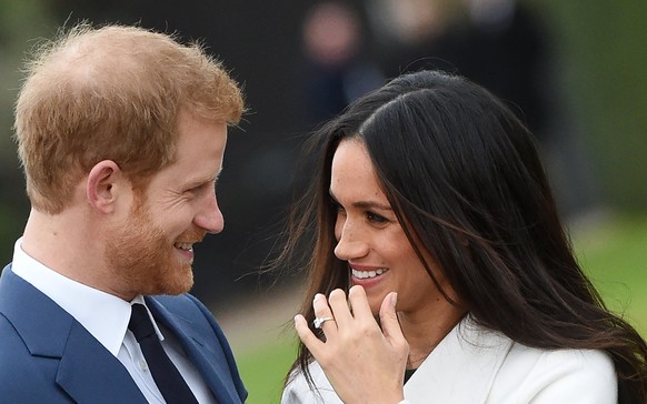 epa06354492 Britain&#039;s Prince Harry (L) poses with his fiancee, US actress Meghan Markle during a photocall after announcing their engagement in the Sunken Garden at Kensington Palace in London, B ...