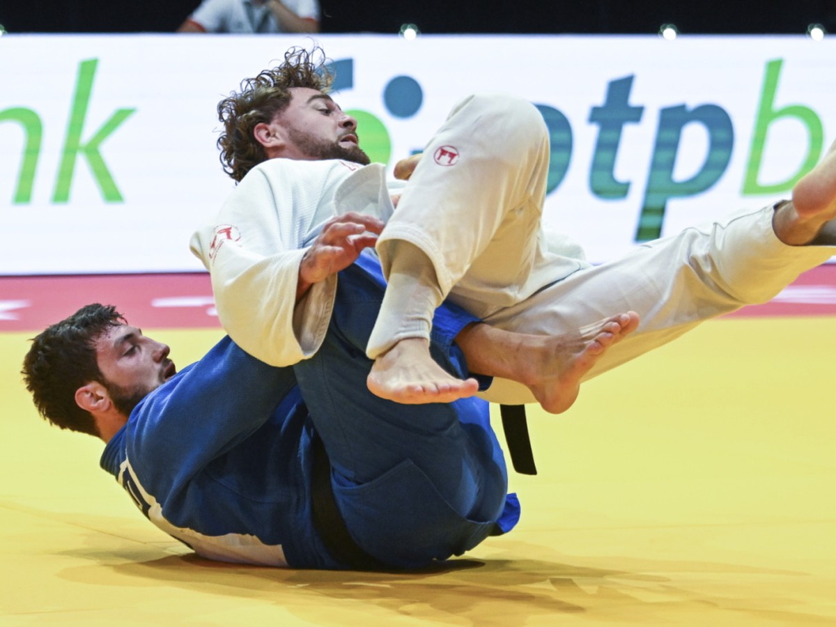 Aurélien Bonferroni (en blanc) n'a rien pu faire face au médaillé olympique Grigalashvili.