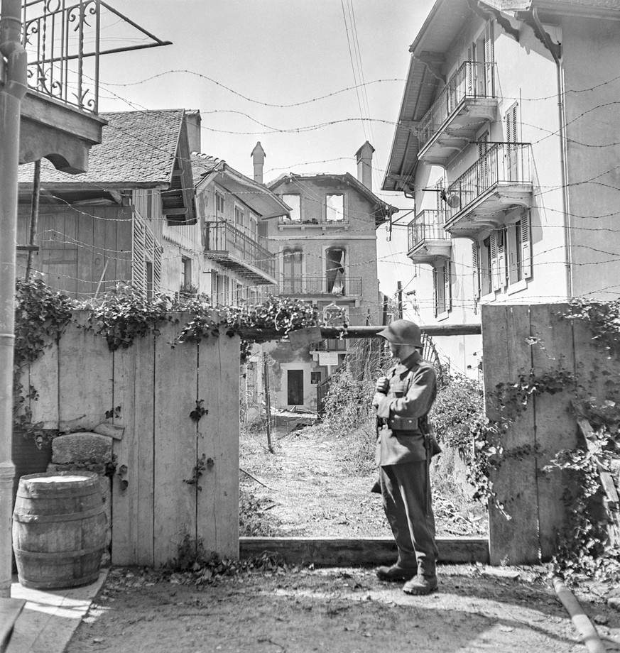 ARCHIVE --- VOR 70 JAHREN, ENDE JULI 1944, RICHTETEN DEUTSCHE SOLDATEN UND DIE SS IM GRENZDORF SAINT-GINGOLPH AM GENFERSEE BEI EINER VERGELTUNGSAKTION EIN BLUTBAD AN UND ZERSTOERTEN GROSSE TEILE DES D ...