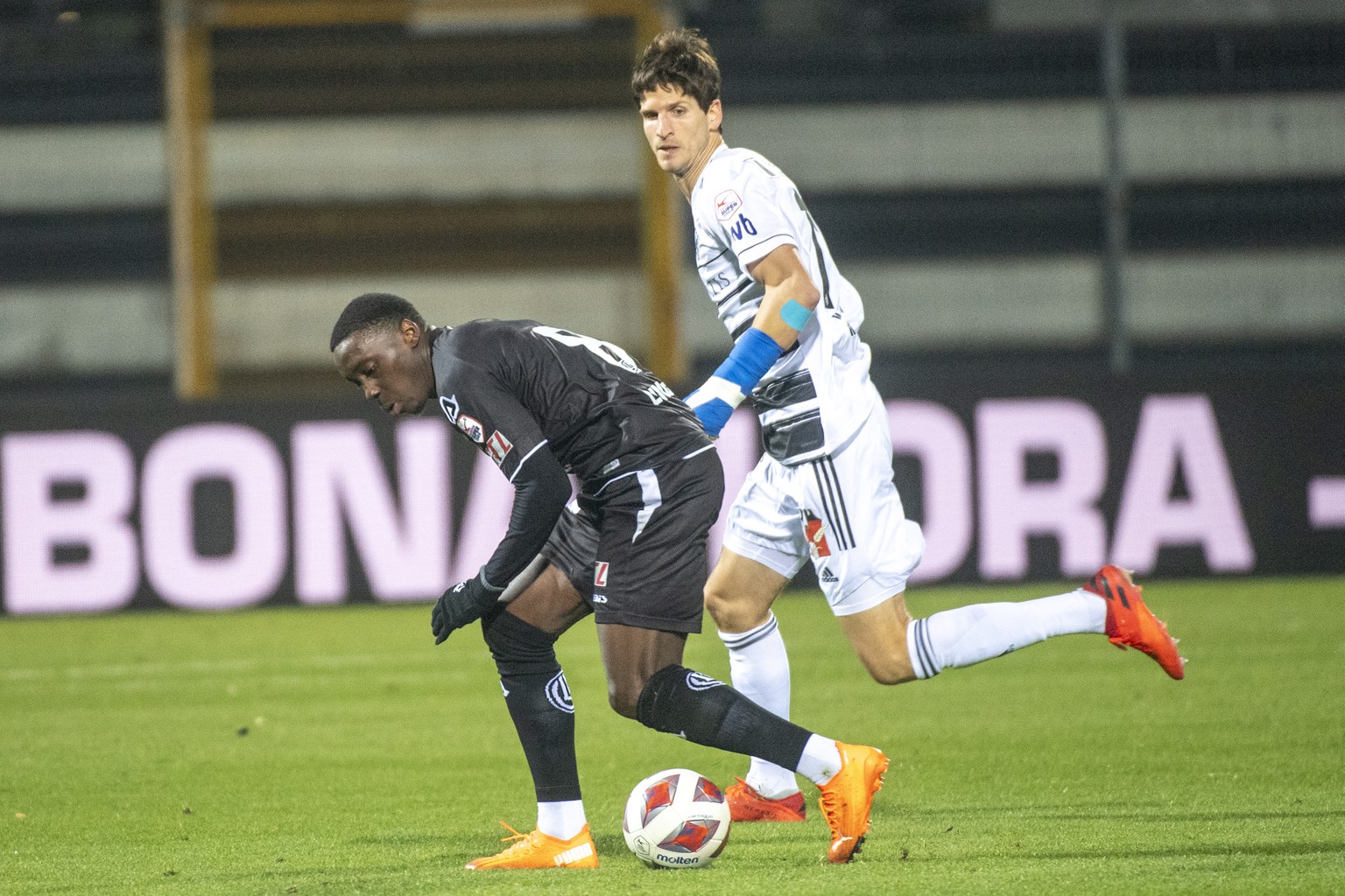 Lugano&#039;s player Christopher Lungoyi and Basel&#039;s player Timm Klose, right, during the Super League soccer match FC Lugano against FC Basel, at the Cornaredo stadium in Lugano, Sunday, Novembe ...