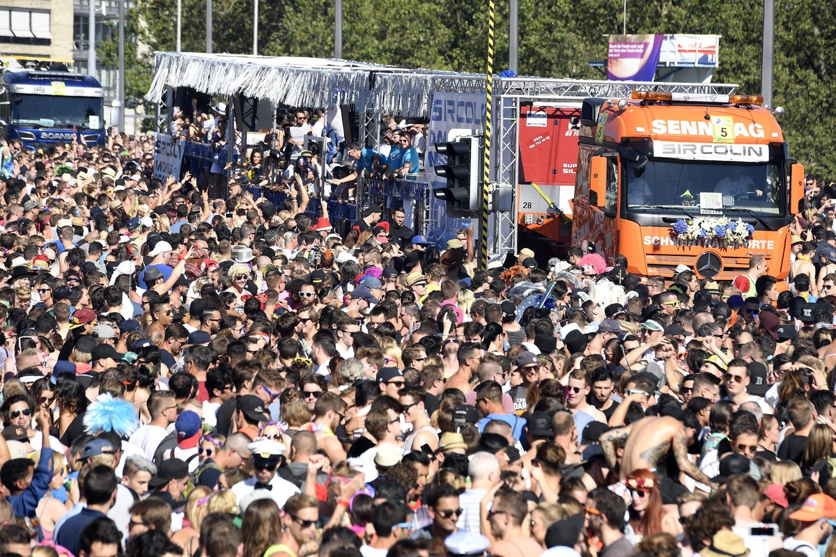 epa05480836 Visitors gather in the city center where the annual techno parade 'Street Parade' is taking place in Zurich, Switzerland, 13 August 2016. Hundreds of thousands of ravers particip ...