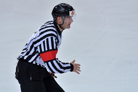 Prag, 17.5.2015, Eishockey WM 2015 - Kanada - Russland,  Schiedsrichter Tobias Wehrli (sui) (Melanie Duchene/EQ Images)