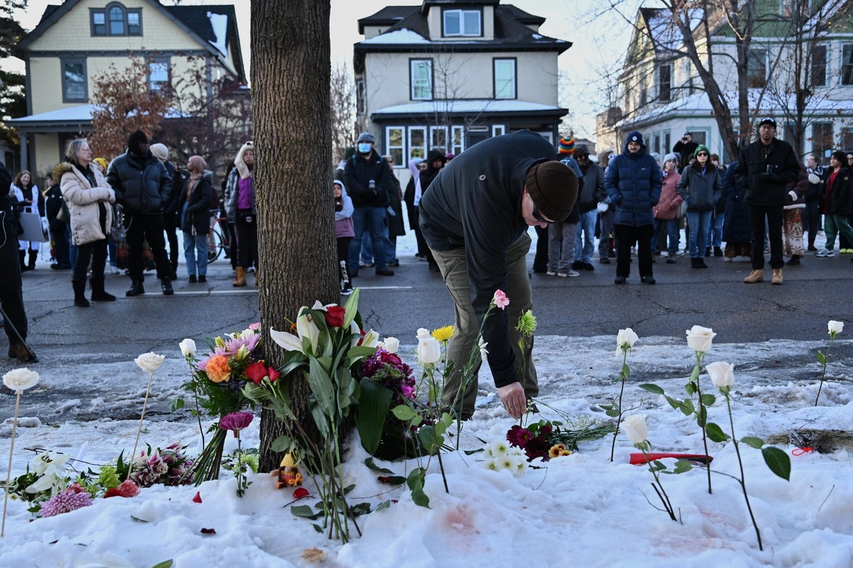 Flowers and candles are placed as protesters gather near the scene of the fatal shooting involving federal law enforcement agents, Wednesday, Jan. 7, 2026, in Minneapolis. (AP Photo/Tom Baker)
Federal ...