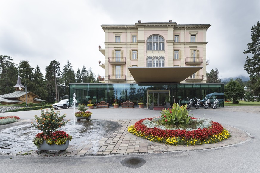 Blick auf das Hotel Waldhaus, aufgenommen im August 2015.