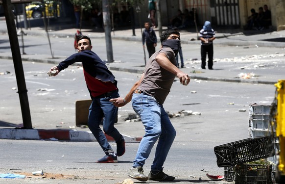 epa05981957 Palestinians throw stones at Israeli troops during clashes in the West Bank city of Hebron, 22 May 2017. Demonstrators protested in solidarity with Palestinian prisoners in Israeli jails.  ...