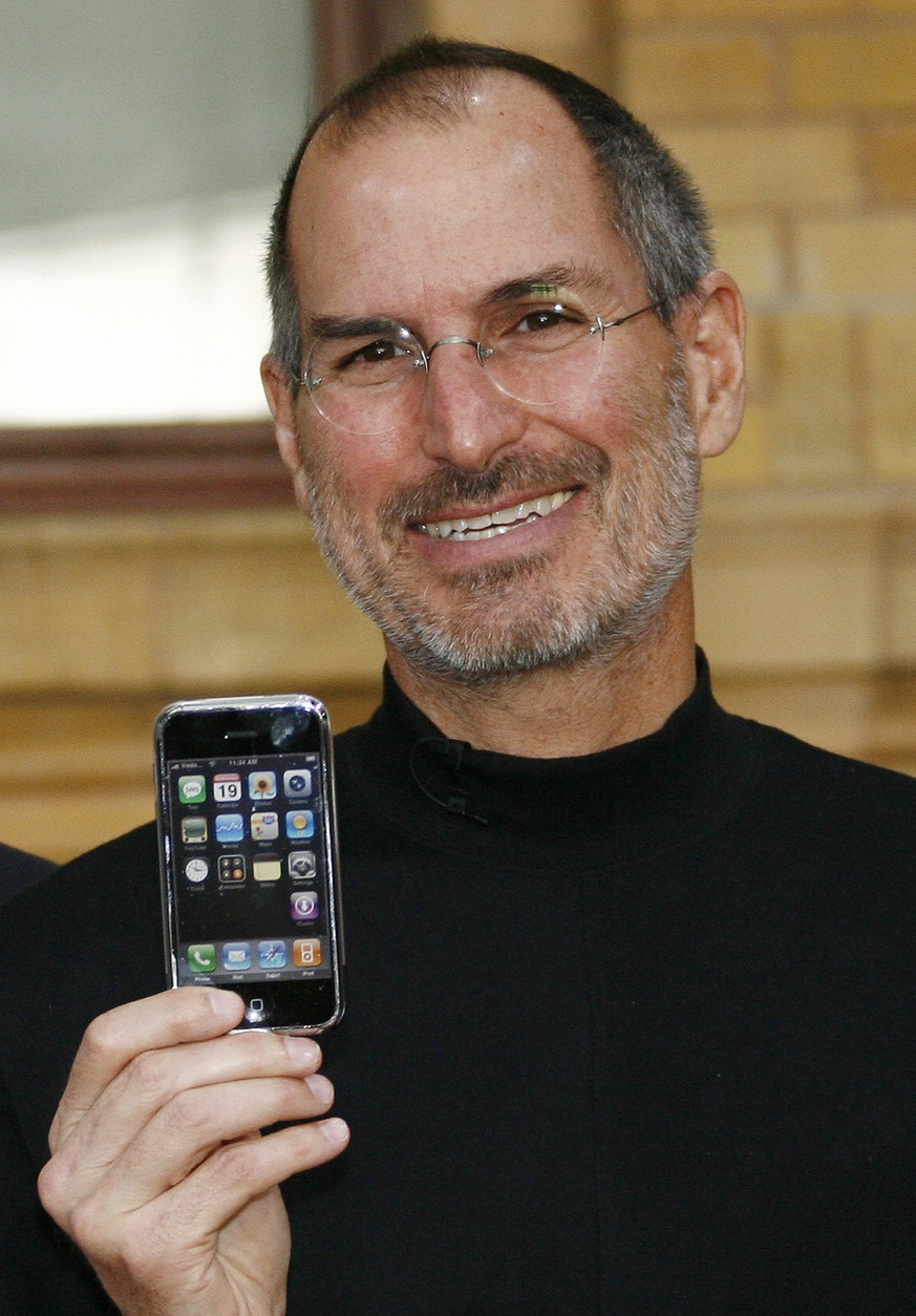2007 lancierte Apple das mit Abstand wichtigste Produkt seiner Firmengeschichte. Das erste iPhone hatte zwar kaum Apps und verkaufte sich nur mässig, mit den Nachfolgern sollte Apple aber den Handy-Ma ...