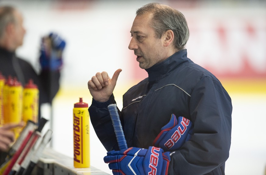 Trainer Andre Roetheli beim Training des EHC Kloten, in der Swiss Arena in Kloten, Sonntag, 8. April 2018. (KEYSTONE/Patrick Huerlimann)