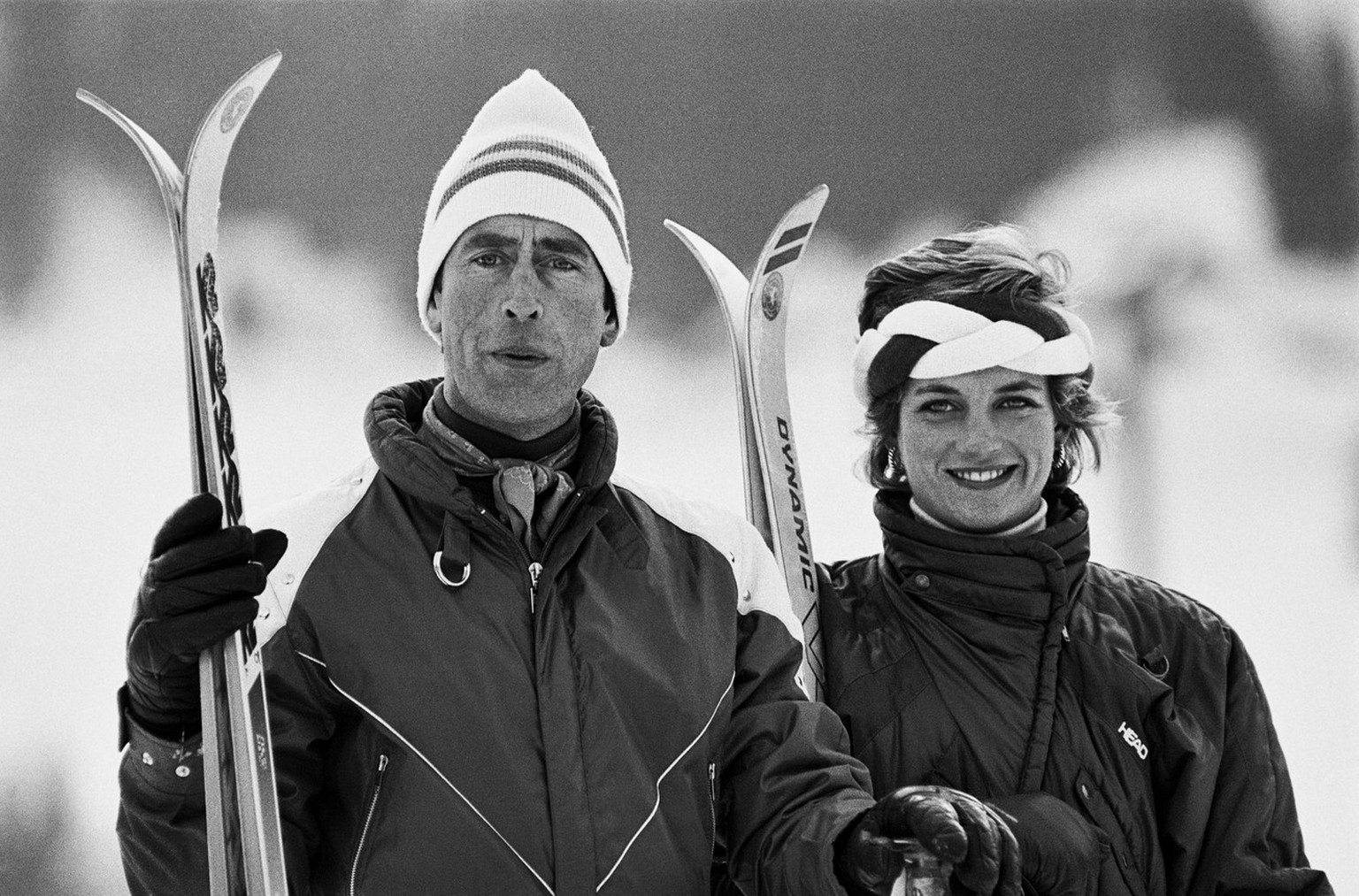 Prinz Charles und Prinzessin Diana am 6. Februar 1996 waehrend des offiziellen Fototermins in Klosters. Wo sie ihren Skiurlaub verbringen. (KEYSTONE/Str) === === : FILM]