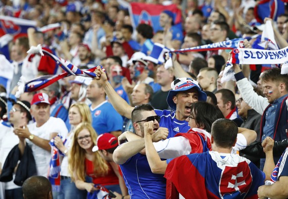 Football Soccer - Russia v Slovakia - EURO 2016 - Group B - Stade Pierre-Mauroy, Lille, France - 15/6/16
Slovakia fans celebrates after Vladimir Weiss (not pictured) scores their first goal 
REUTERS/Christian Hartmann
Livepic