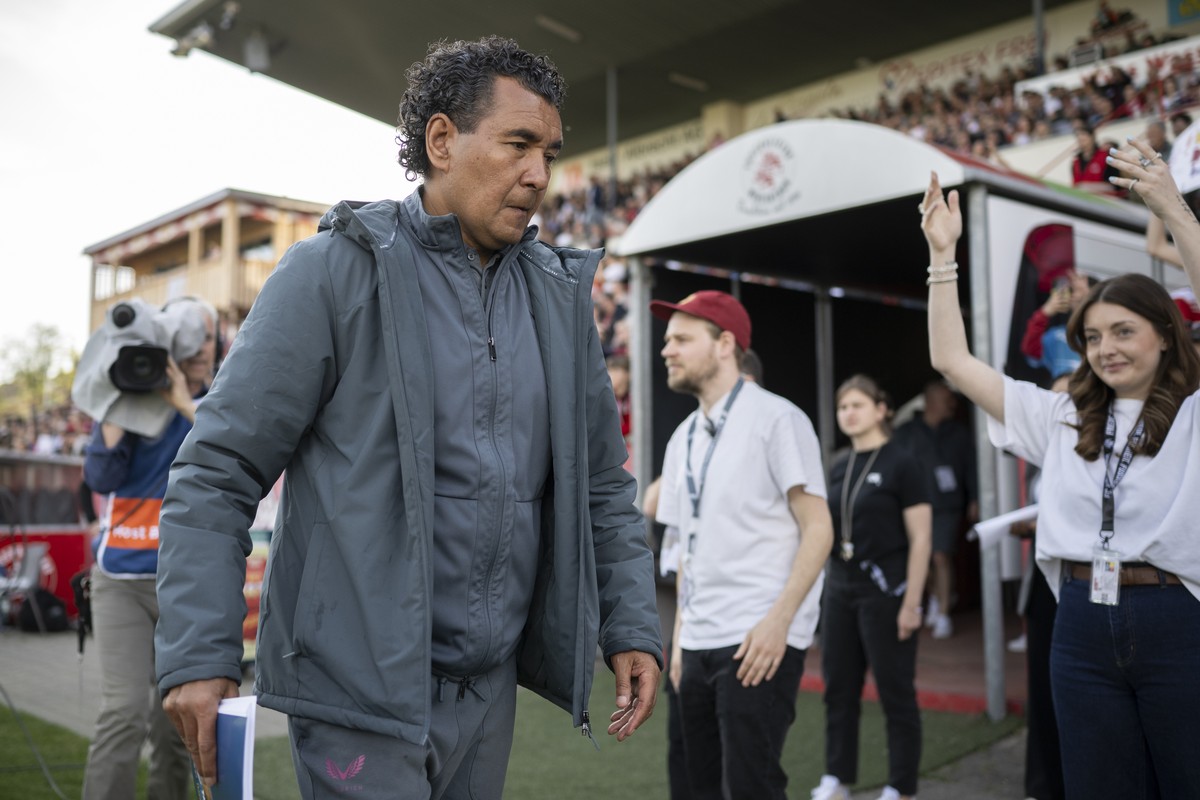 Trainer Ricardo Moniz (FCZ) im Fussball Meisterschaftsspiel der Super League zwischen Winterthur, FCW, und Zuerich, FCZ, im Stadion Schuetzenwiese, am Samstag, 5. April 2025 in Winterthur. (KEYSTONE/E ...