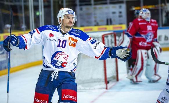 ZSC Lions Stuermer Sven Andrighetto feiert seinen Treffer zum 0-1 waehrend dem Eishockey-Meisterschaftsspiel der National League zwischen den SC Rapperswil-Jona Lakers und den ZSC Lions am Samstag, 10 ...