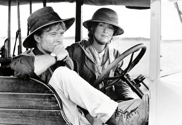 MERYL STREEP and ROBERT REDFORD in OUT OF AFRICA, 1985, directed by SYDNEY POLLACK. Copyright UNIVERSAL PICTURES. Credit: UNIVERSAL PICTURES / Album