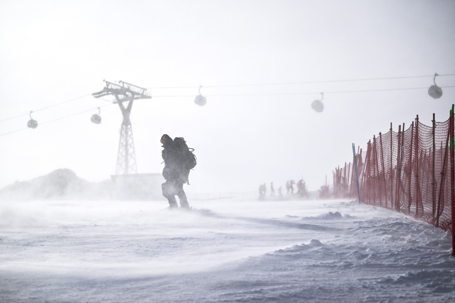 epa10947065 The Men&#039;s Giant Slalom race of the FIS Alpine Ski World Cup season opener on the Rettenbach glacier is cancelled due to strong winds, in Soelden, Austria, 29 October 2023. EPA/GIAN EH ...