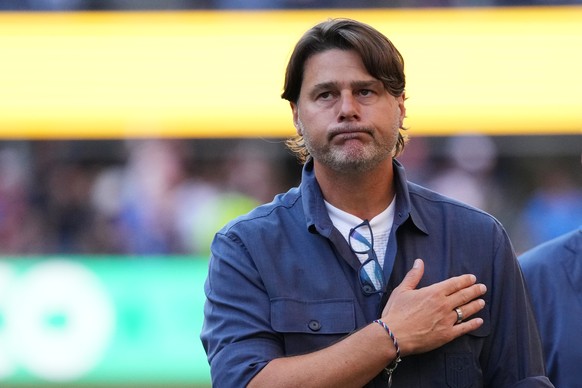 United States head coach Mauricio Pochettino acknowledges supporters after the World Cup round of 16 soccer match between the United States and Belgium in Seattle, Monday, July 6, 2026. (AP Photo/Ted  ...