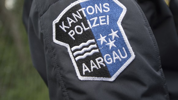 Das Logo der Kantonspolizei Aargau auf der Uniform eines Polizisten am "Tag der offenen Tuer" in der Interkantonalen Polizeischule IPH vom Samstag 20. Mai 2017 in Hitzkirch im Kanton Luzern. ...