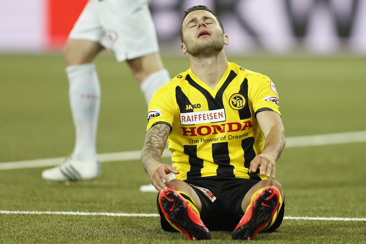YBs Renato Steffen kann nicht fassen, was er gerade für eine Monsterchance liegen gelassen hat.