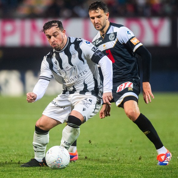 Anto Grgic (LUG), right, fight for the ball with Xherdan Shaqiri (FCB), left, during the Super League soccer match FC Lugano against FC Basel, at the Cornaredo Stadium in Lugano, Sunday, January 19, 2 ...