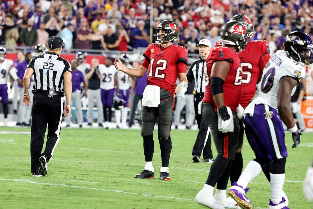October 27, 2022, Tampa, Florida, USA: Tampa Bay Buccaneers quarterback Tom Brady 12 is disappointed as a series of downs ends in flags and whistles during the fourth quarter of the game between the T ...