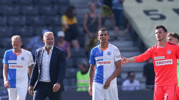 Grasshopper Raphael Holzhauser, Trainer Thorsten Fink, Grasshopper Nabil Bahoui, Grasshopper Goalie Heinz Lindner, links nach rechts, nach dem Fussballspiel der Super League, Berner Young Boys gegen G ...