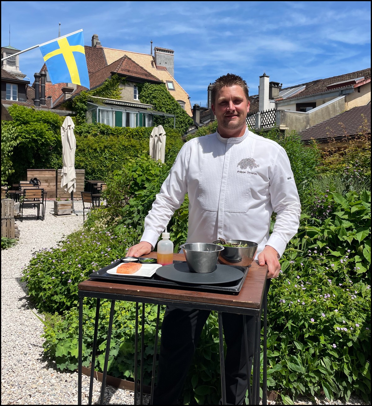 Le chef étoilé Philippe Deslarzes sur la terrasse du Njørden à Aubonne (VD).
