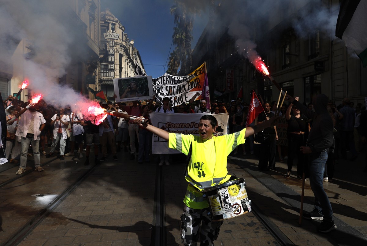 epa12367078 People protest against austerity measures at a rally following a call for action by the 'Bloquons tout' (Block everything) collective in Montpellier, France, 10 September 2025. T ...