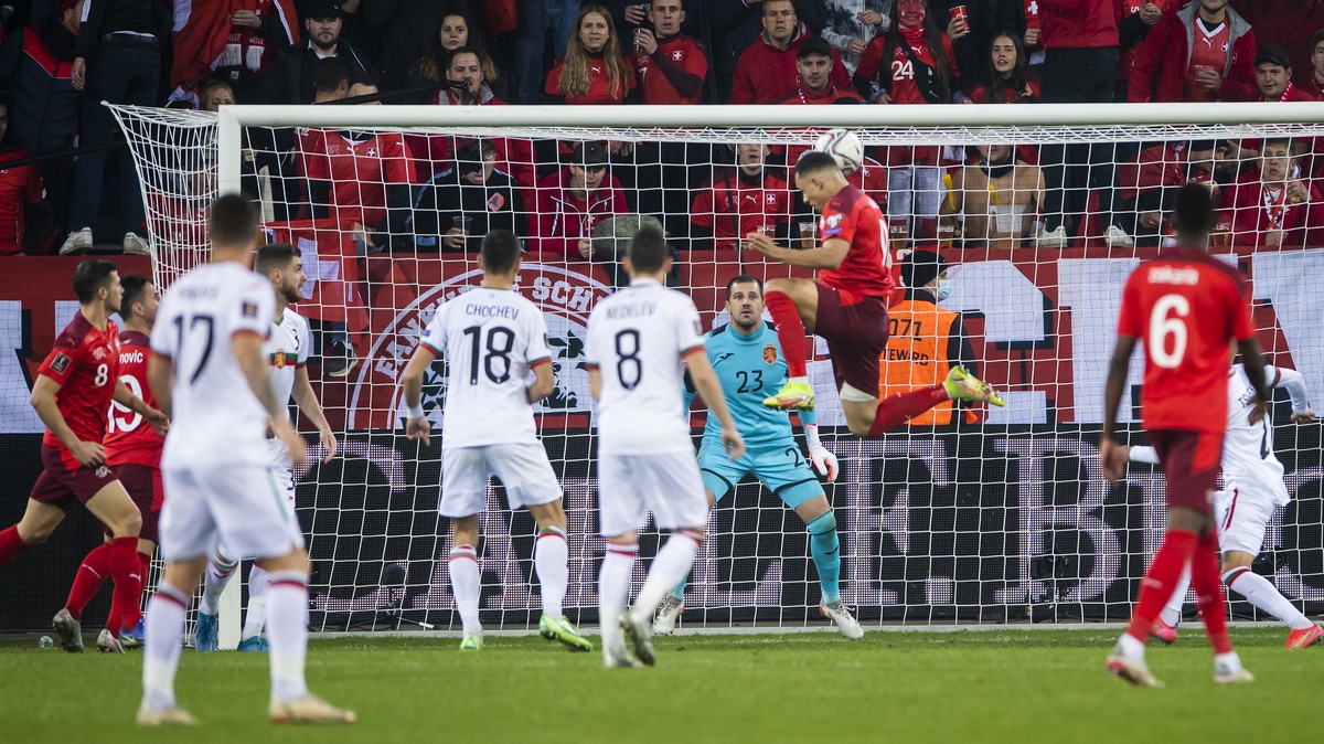 Switzerland's forward Noah Okafor, center, scores a goal against Bulgaria's goalkeeper Ivan Karadzhov during the 2022 FIFA World Cup European Qualifying Group C match between Switzerland and ...