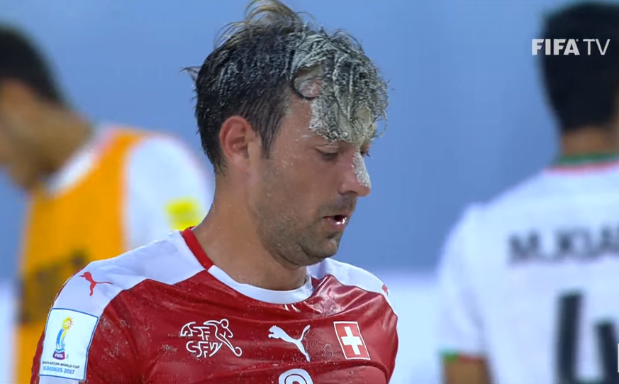 Die Enttäuschung steht Mo Jäggi ins Gesicht geschrieben: Die Schweiz scheitert an der Beach-Soccer-WM im Viertelfinal.