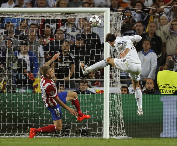 FILE - Real&#039;s Gareth Bale, right scores his side&#039;s 2nd goal, during the Champions League final soccer match between Atletico de Madrid and Real Madrid, at the Luz stadium, in Lisbon, Portuga ...