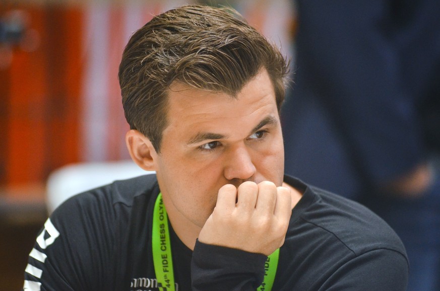 epa10098458 Norwegian Chess Grandmaster Magnus Carlsen looks on as he competes against Uruguay&#039;s team during a Round 2 match at the 44th Federation Internationale des Echecs (FIDE) Chess Olympiad ...