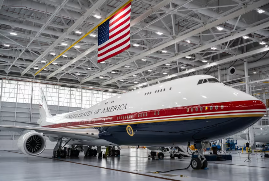 Das VC-25B-Brückenflugzeug der Luftwaffe, aufgenommen auf der Joint Base Andrews in Maryland, USA.