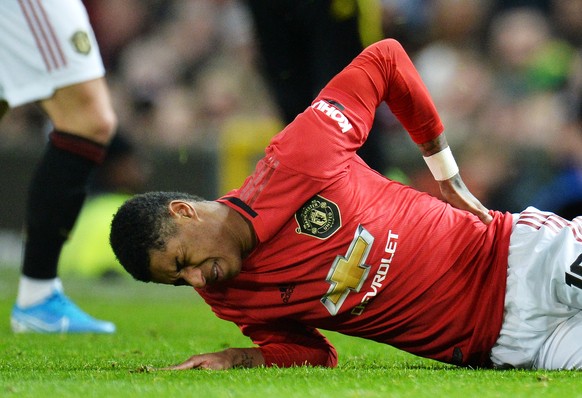epaselect epa08131741 Marcus Rashford of Manchester United holds his back in pain during the English FA Cup 3rd round replay match between Manchester United and Wolverhampton Wanderers in Manchester,  ...