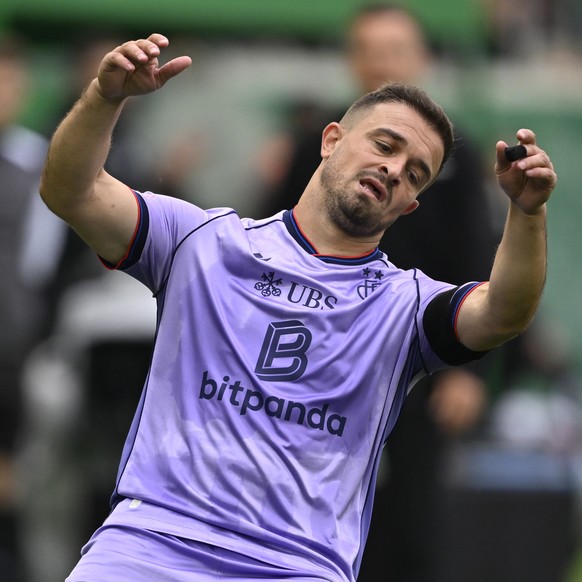 Xherdan Shaqiri (FCB) reagiert im Fussball Meisterschaftsspiel der Swiss Super League zwischen dem FC St. Gallen (St. Gallen) und dem FC Basel (FCB), am Samstag, 26. Juli 2025, im kybunpark in St. Gal ...