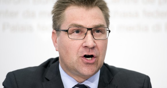 Toni Brunner an der gestrigen Pressekonferenz in Bern.