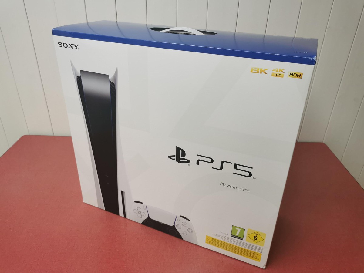 Das steht sie nun, unschuldig und noch unberührt: Die Playstation 5.