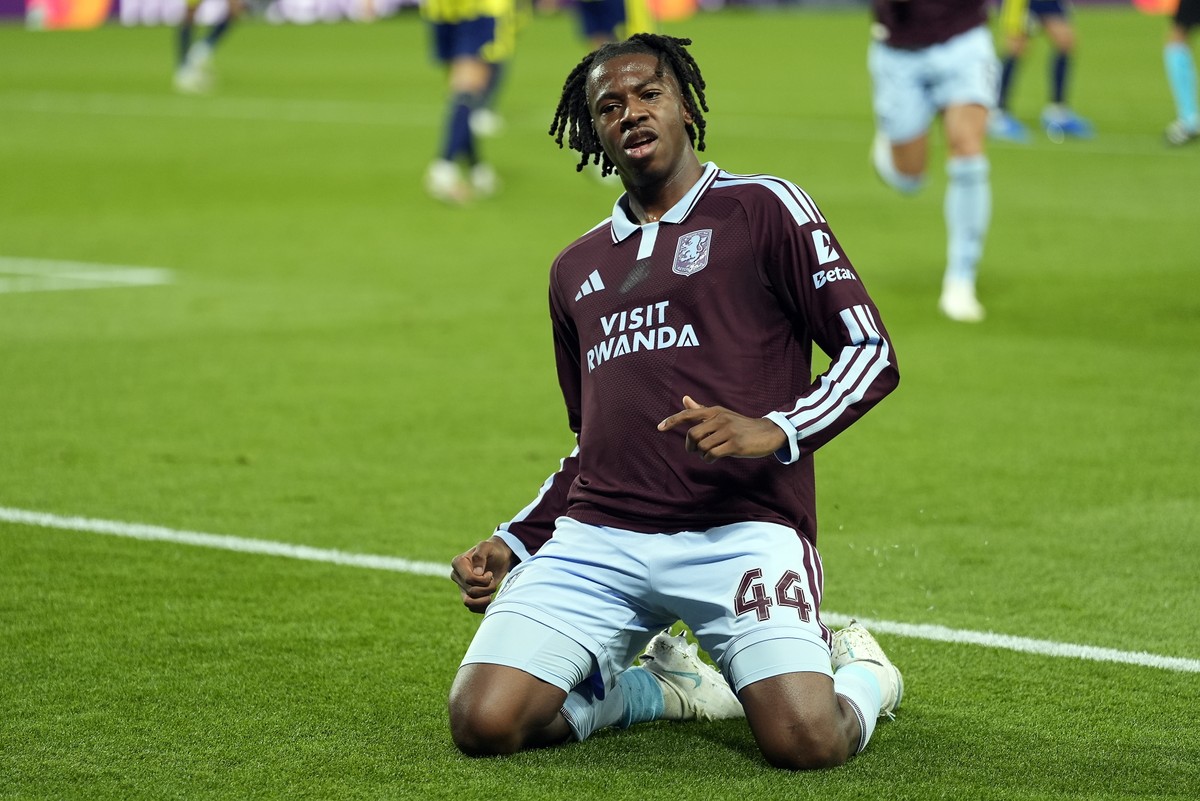 epa13304670 Johan Manzambi of Aston Villa celebrates his goal during the UEFA Champions League soccer match between Aston Villa and Fenerbahce in Birmingham, Britain, 14 October 2026. EPA/TIM KEETON