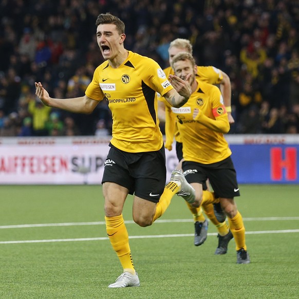 YBs Cedric Zesiger, vorne, jubelt mit seinen Teamkollegen nach seinem Tor zum 3-2 im Super League Spiel zwischen dem BSC Young Boys Bern und dem FC St. Gallen am Sonntag, 10. November 2019 im Stade de ...