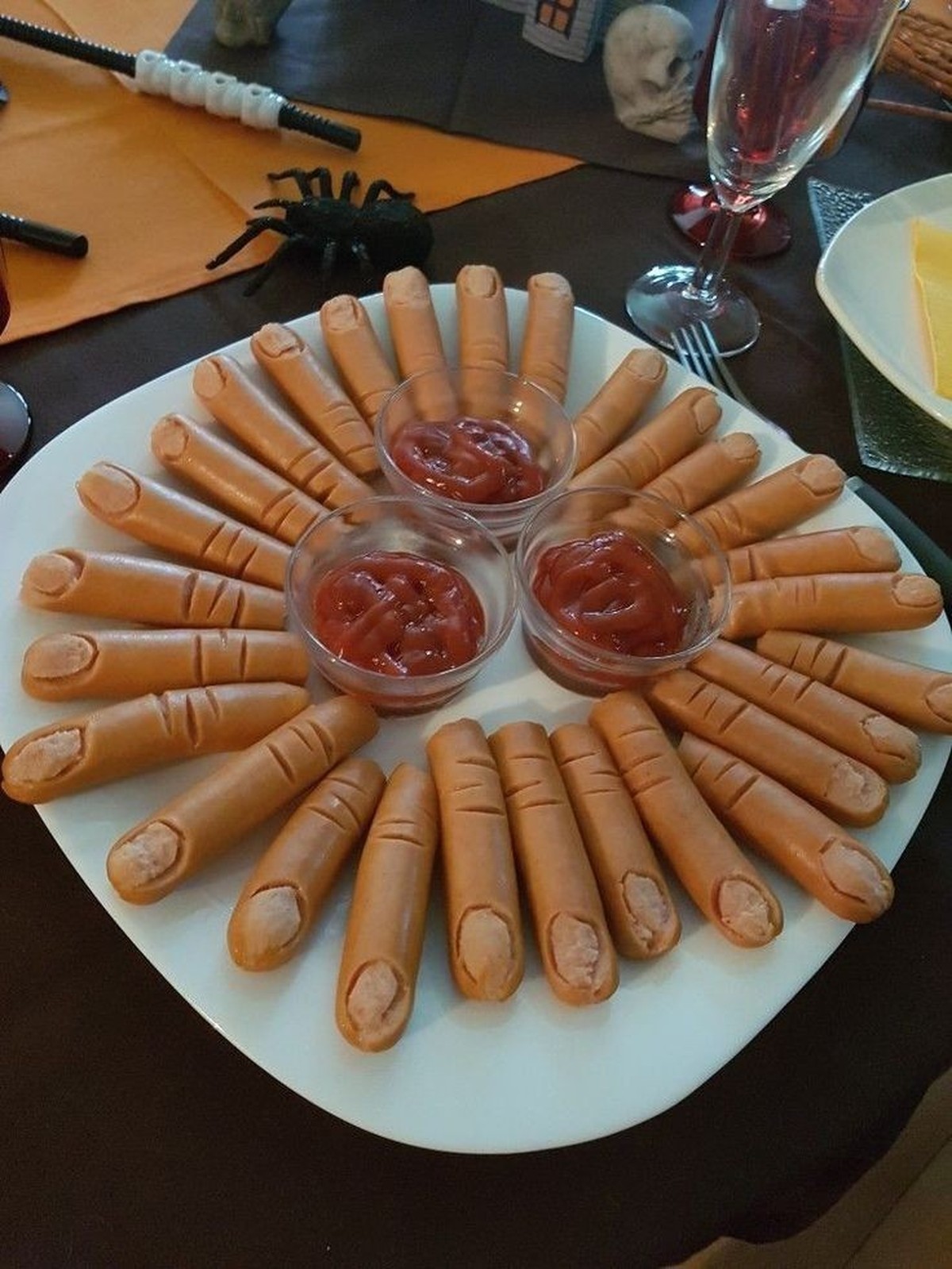 Halloween-Snack Wienerli

https://i.pinimg.com/1200x/c4/b7/d0/c4b7d025c422027a2dbf724fb69d950b.jpg
