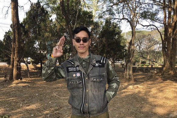 Political activist Mongkhon Thirakot waves the pro-democracy gesture of a three-finger salute before heading to a court in Thailand's northern Chiang Rai province, Thursday, January 26.