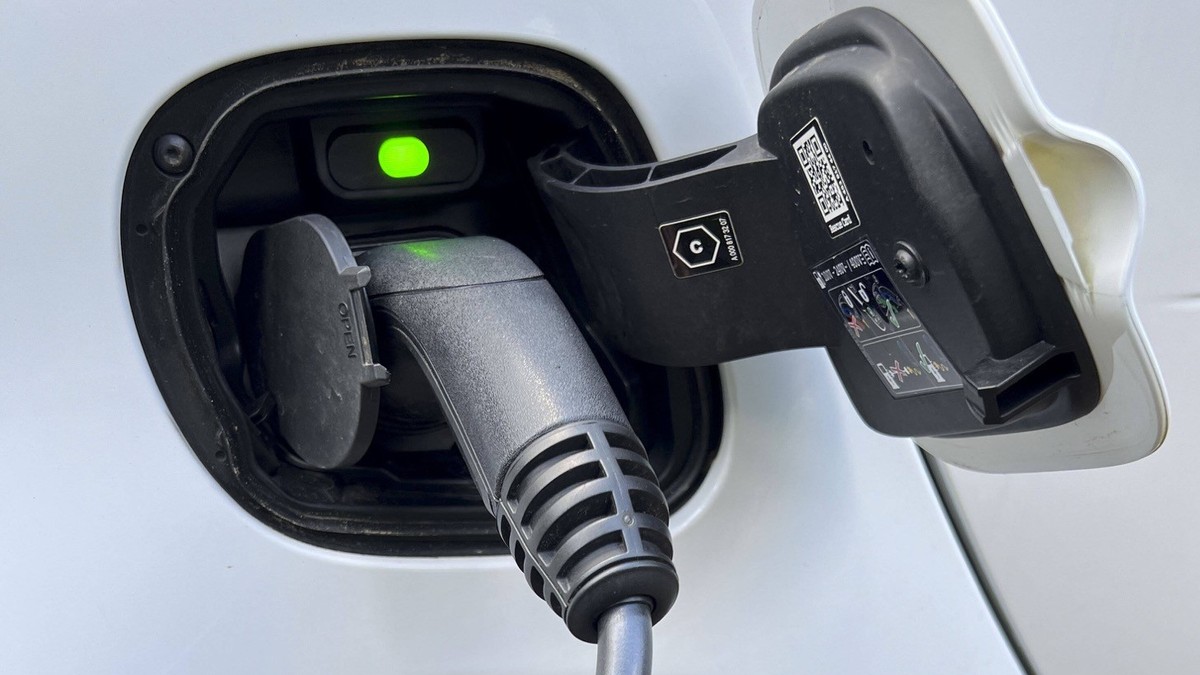 Aufladen eines E-Autos, Ladestation. (Symbolbild)