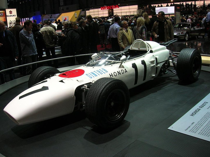 Japanese Honda RA272 (1965) formel 1 retro 1960s japan https://en.wikipedia.org/wiki/List_of_international_auto_racing_colours#/media/File:2006_SAG_-_F1_Honda_RA272_1965_-01.JPG