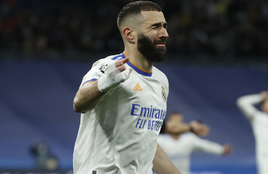 epa09887137 Real Madrid&#039;s striker Karim Benzema celebrates after scoring the 2-3 goal during the UEFA Champions League quarter final second leg soccer match between Real Madrid and Chelsea held a ...