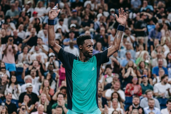 epa13210466 Fans cheer for Gael Monfils of France following his defeat against Learner Tien of the US during their men's singles second round match at the US Open Tennis Championships at the USTA ...