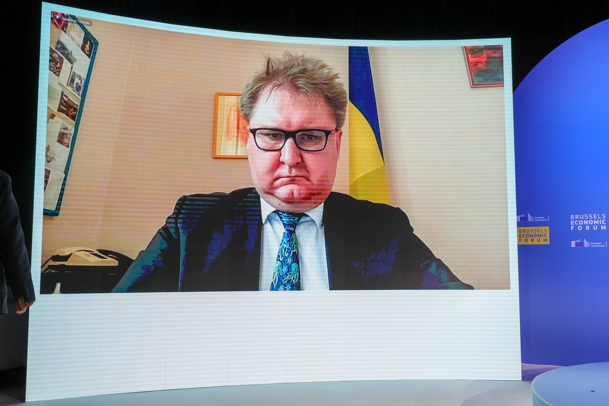 epa10608175 Ukraine?s Deputy Minister for Economic Development, Trade and Agriculture Taras Kachka appears on screen after a panel discussion about a competitive model grounded in social cohesion: pro ...